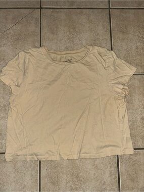 Universal Thread Cream Short Sleeve Crewneck Tee
